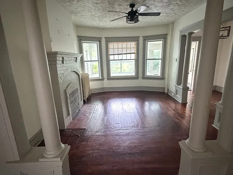 661 Myrtle Ave — Photo 2