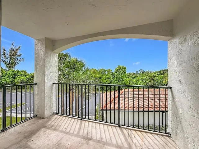 1119 Villa Ln — Photo 14
