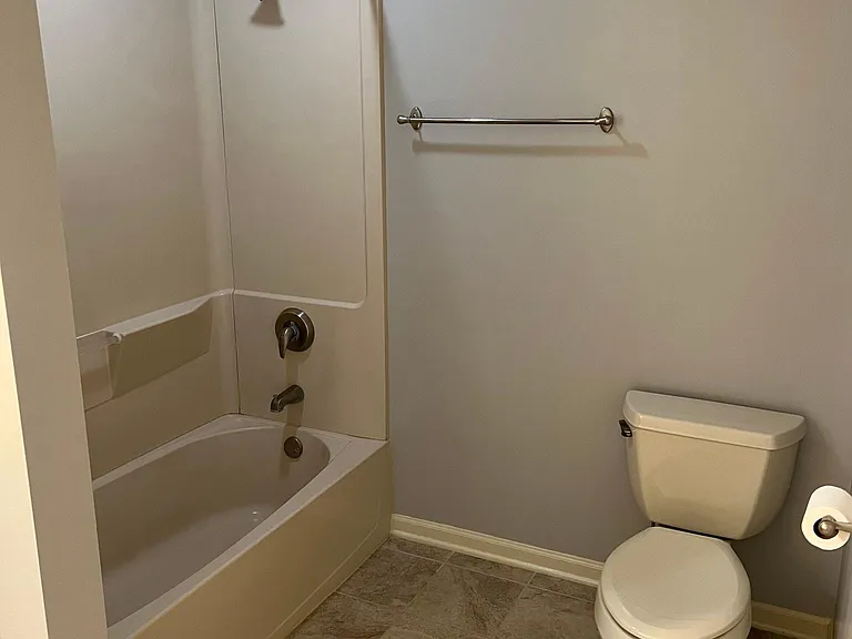 12256 Lakeview Dr N — Photo 22