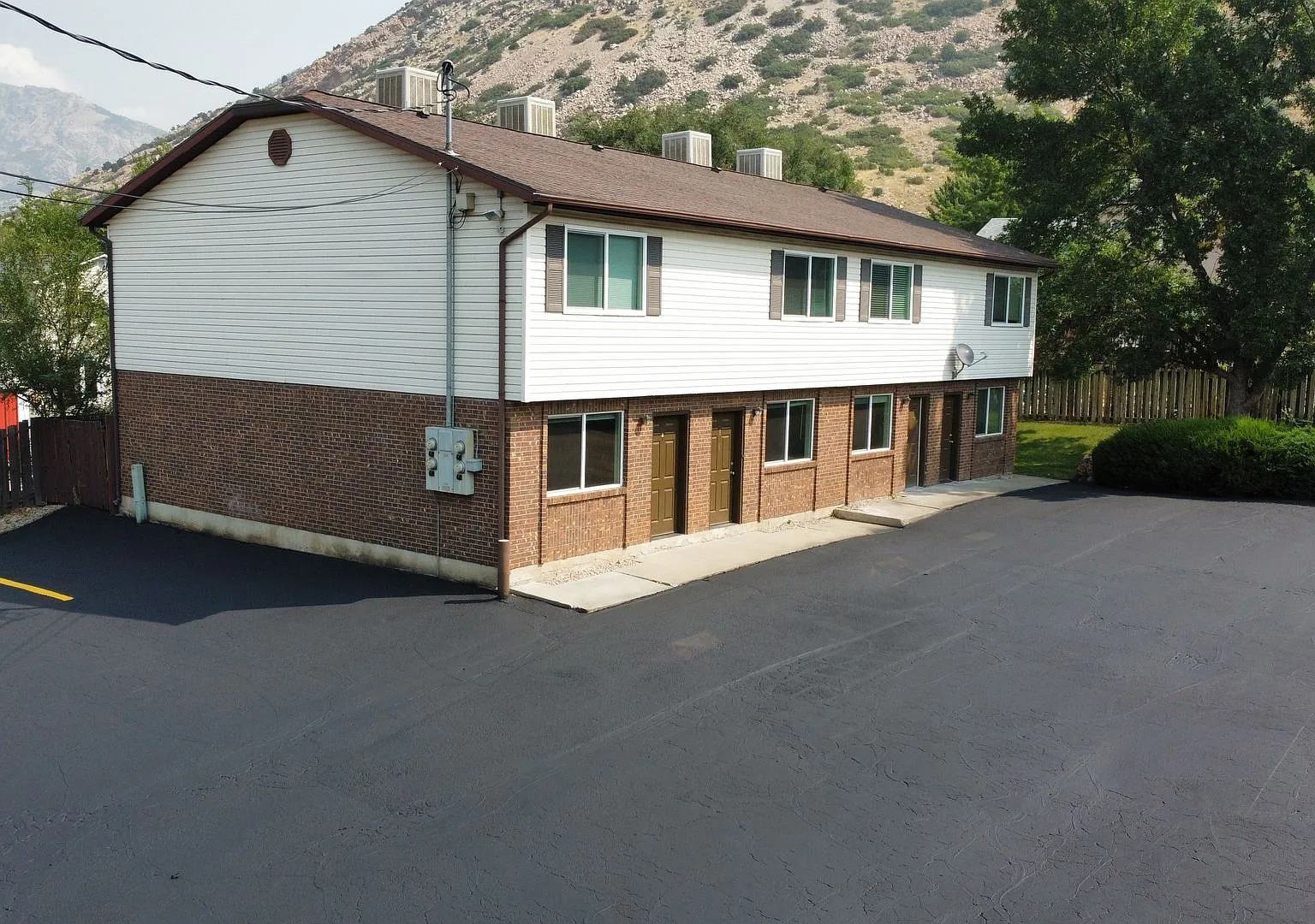 870 N. Jackson Ave — Photo 2