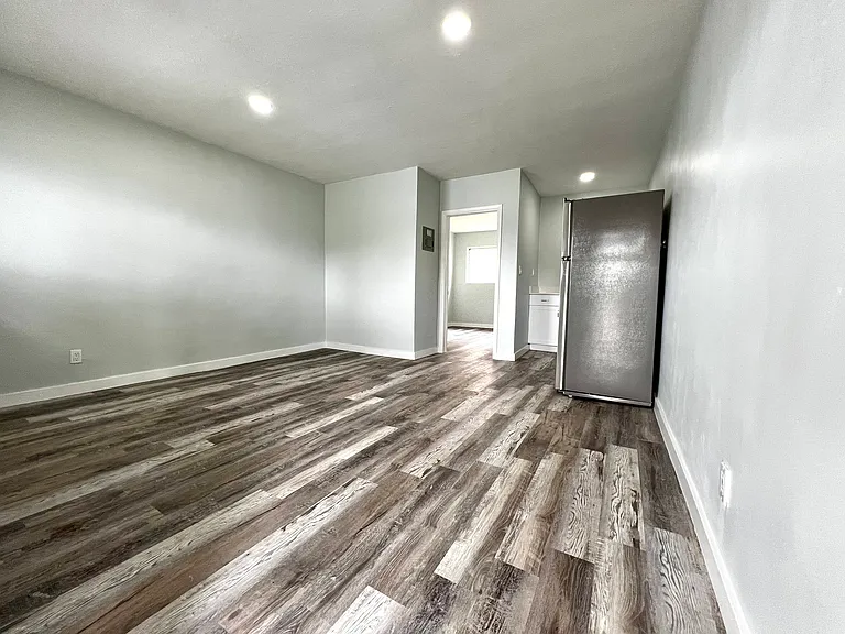 750 NW 9th Ave #3B — Photo 15