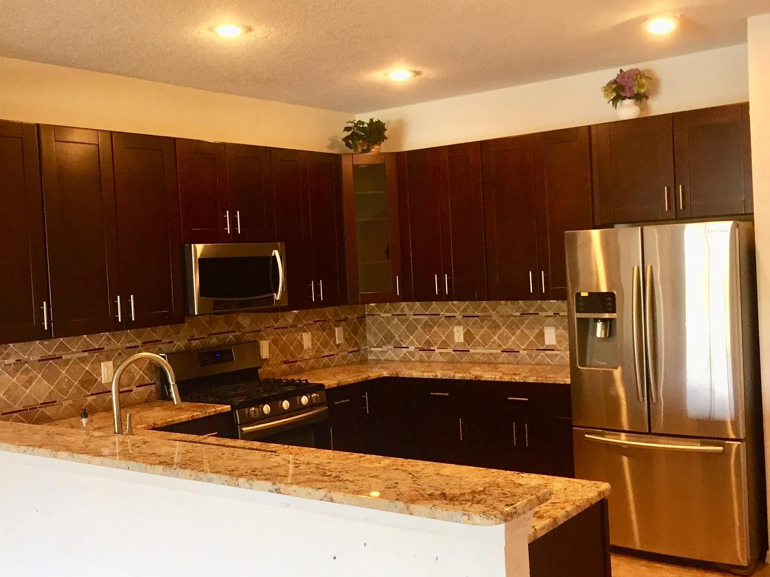4 bed, 2195 sqft, $2,900 — Photo 2