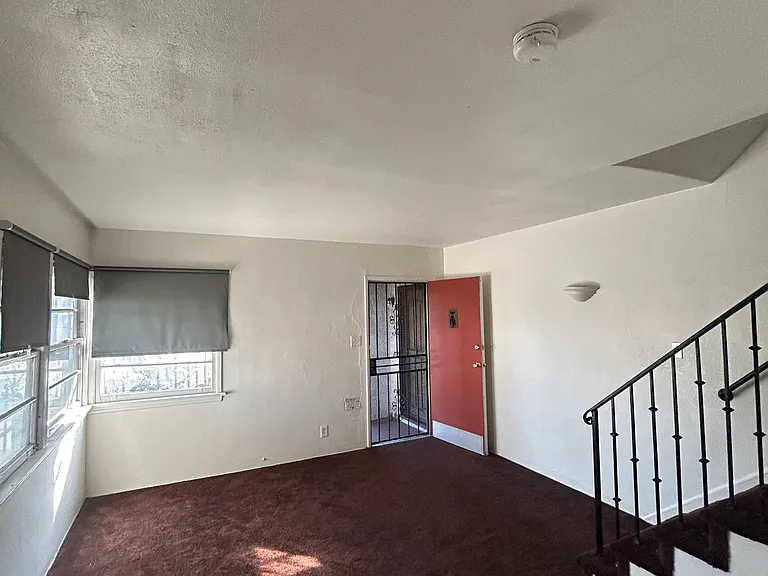 4333 8th Ave — Photo 2