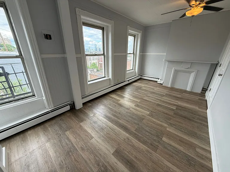 39 Harmon St #4E — Photo 8