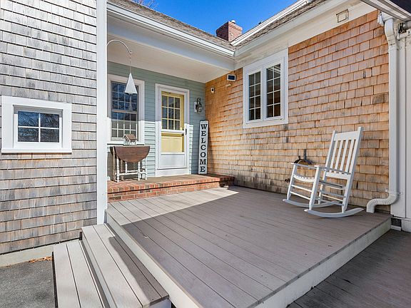 3rd image of 480 Main Street