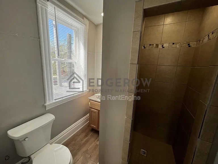 300 Gunnison Ave SW #B — Photo 7