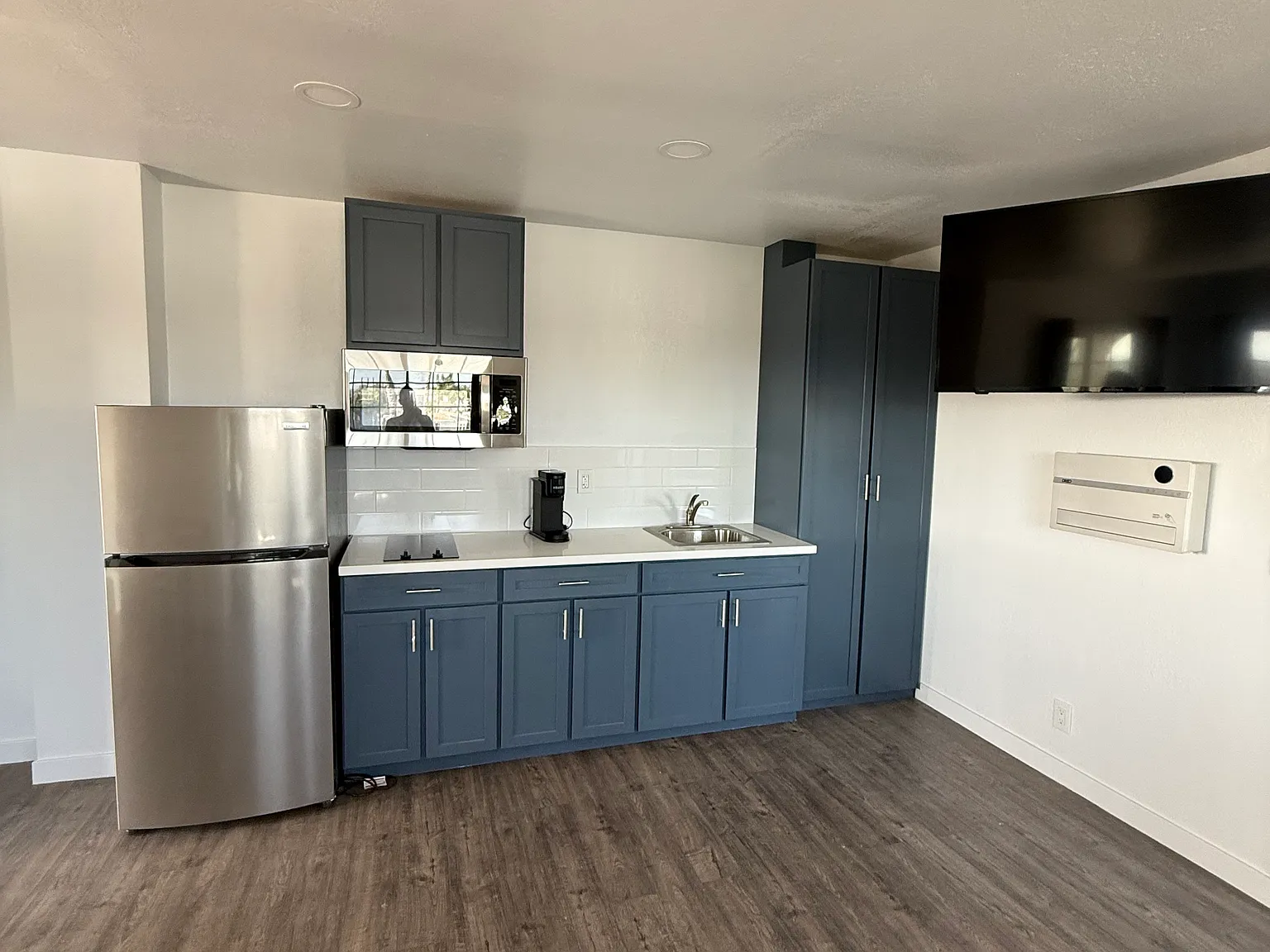 Studio, 450 sqft, $2,000 — Photo 3