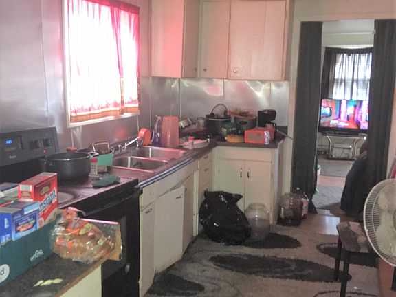 5th image of 2445 Irving Dr