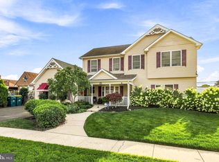27 Peachtree Ln, Levittown, PA 19054