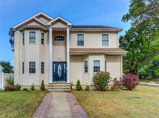 2727 Nira Ave, East Meadow, NY 11554