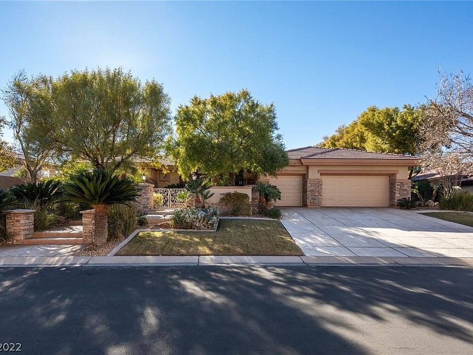 1st image of 15 Knob Oak Dr