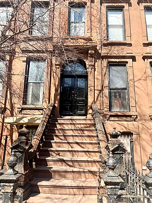 Rented by 50 Stanhope LLC | media 24