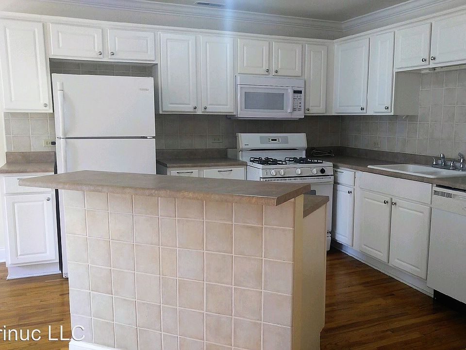 2nd image of 112 E 50th St #2-W