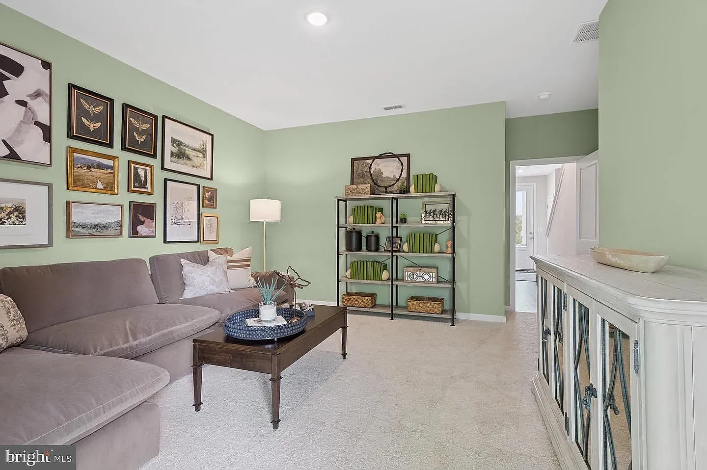 3 bed, 1927 sqft, $3,200 — Photo 3