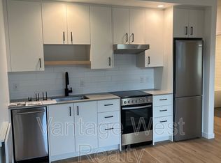 660 Cawston Ave #204, Kelowna, BC V1Y 9M1