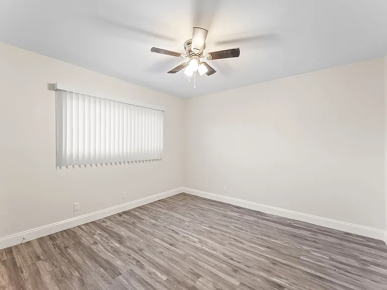 14525 Albers St — Photo 12