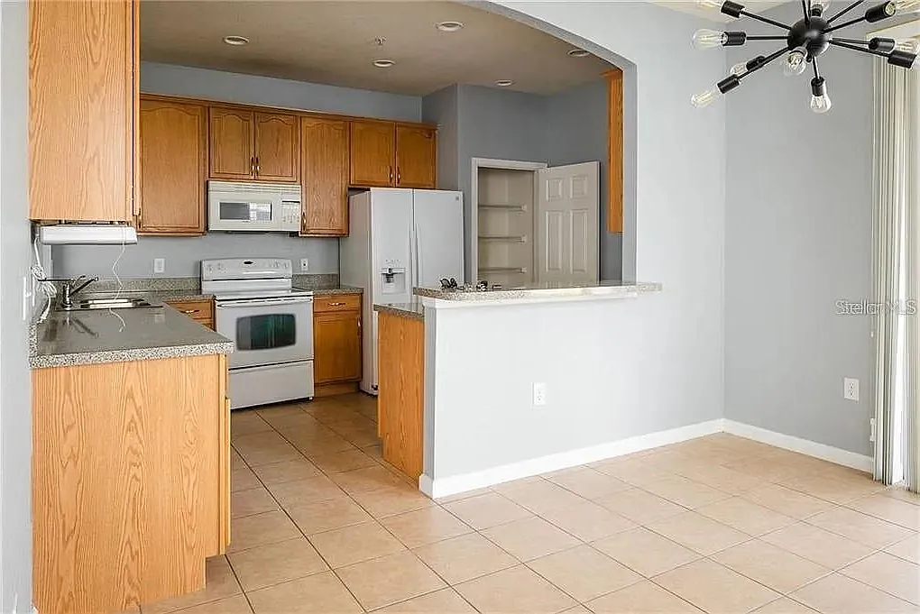 3 bed, 2.0 bath, 1983 sqft, $2,550 — Photo 4