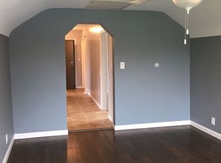 11240 Canterbury Dr APT C, Warren, MI 48093