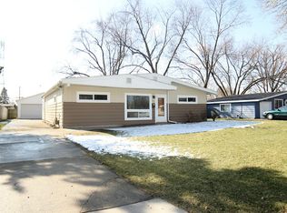 322 John St, North Aurora, IL