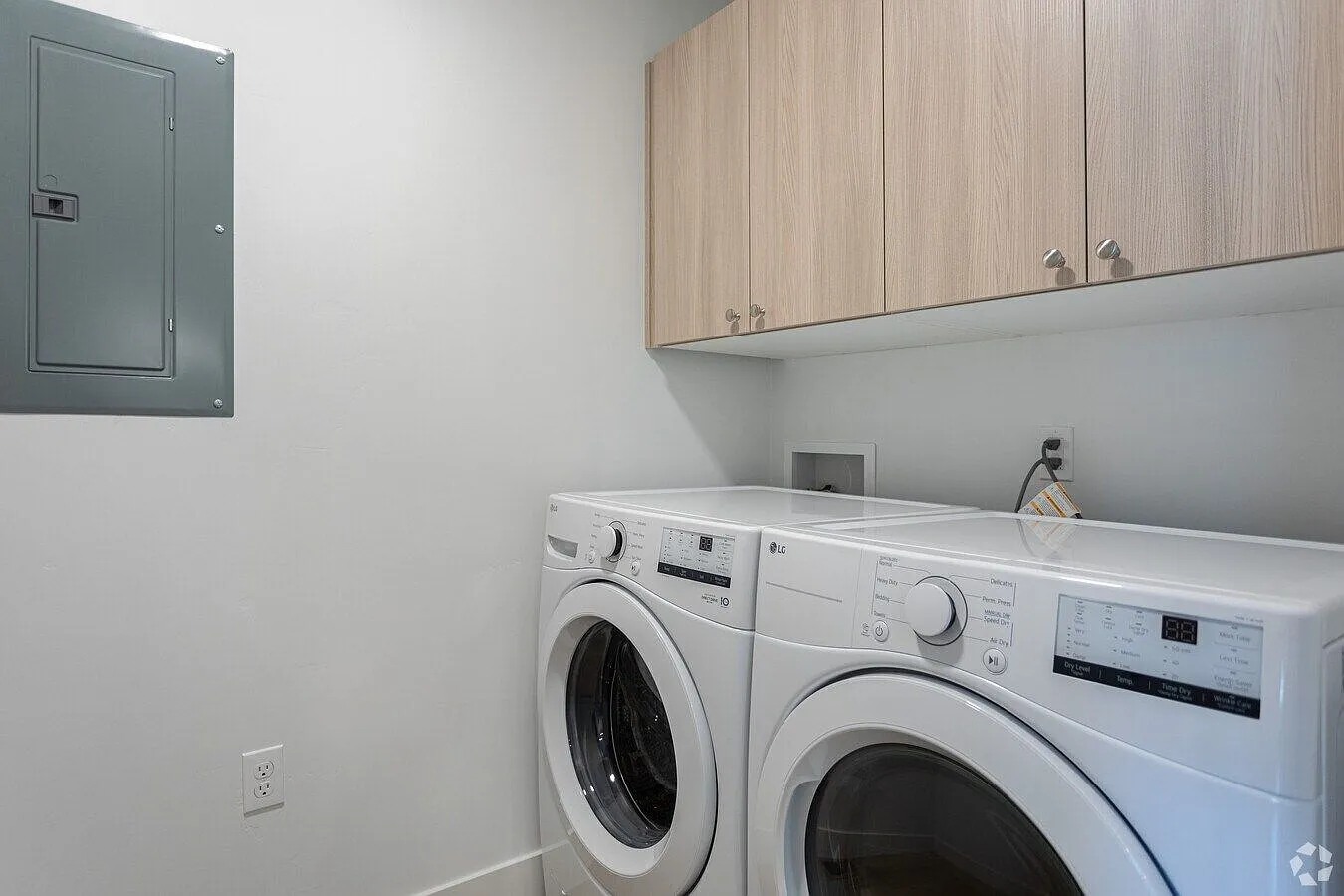 3 bed, 2.5 bath, 1395 sqft, $1,795 — Photo 3