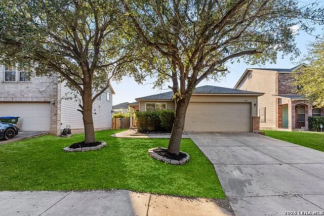 4 bed, 2.0 bath, 1639 sqft, $2,000 — Photo 1