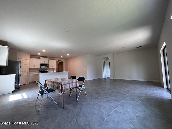 3rd image of 975 Remington Green Dr SE
