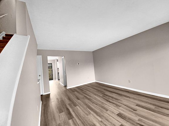 3rd image of 3320 Edgebrook Dr