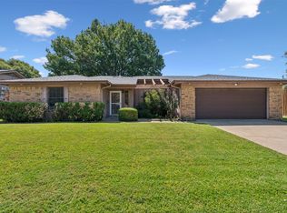 733 Spring Valley Dr, Hurst, TX 76054