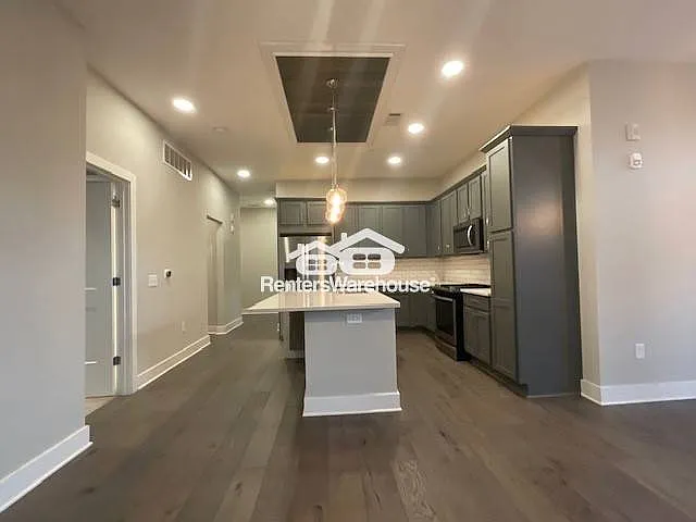 2401 Euclid Ave #116 — Photo 6