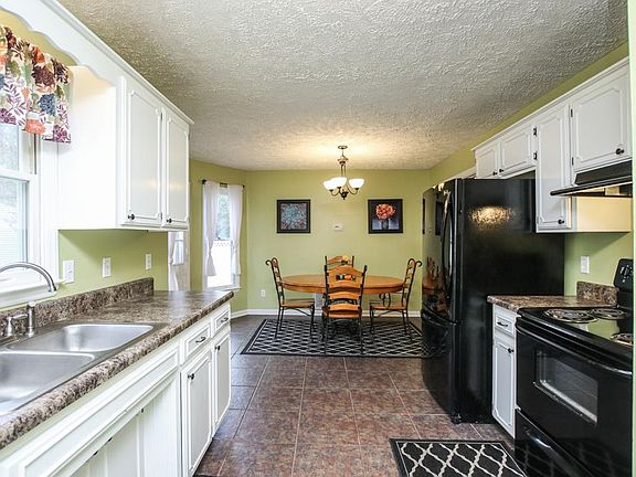3rd image of 230 Daly Dr