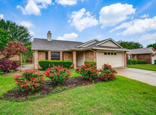 309 Valley Spring Dr, Arlington, TX 76018