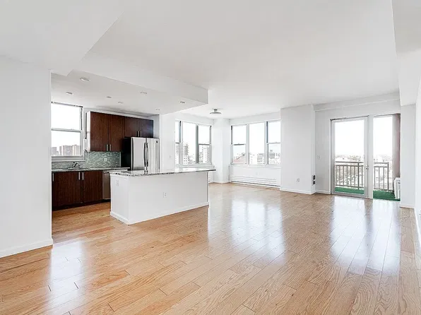50 Oceana Dr E #6E, Brooklyn, NY 11235