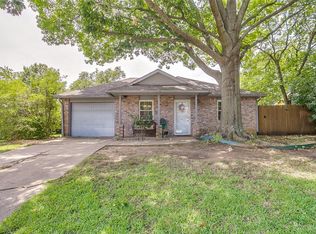 821 Blue Ridge Dr, Burleson, TX 76028