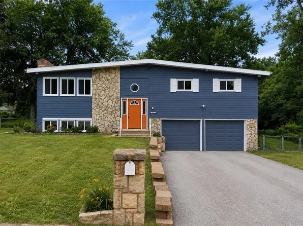 8021 Brookside Cir, Kansas City, KS 66109