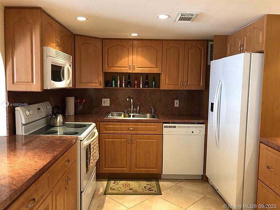4th image of 2801 NE 183rd St APT 1414W