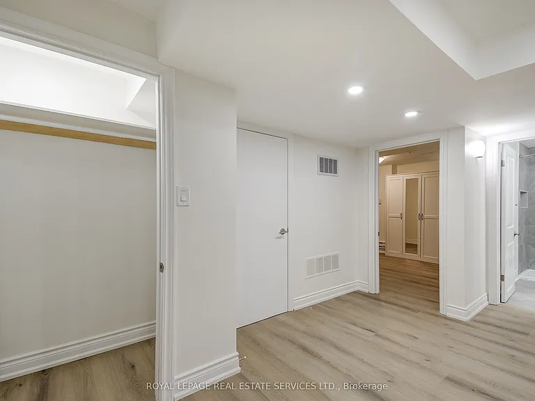 277 Mississaga St #LOWER — Photo 24