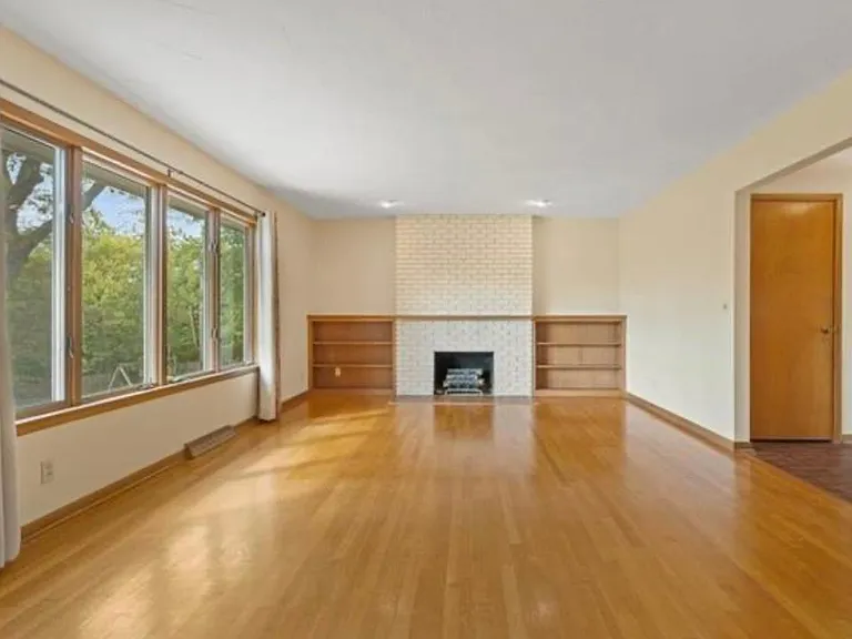 2915 Harvard Rd — Photo 3