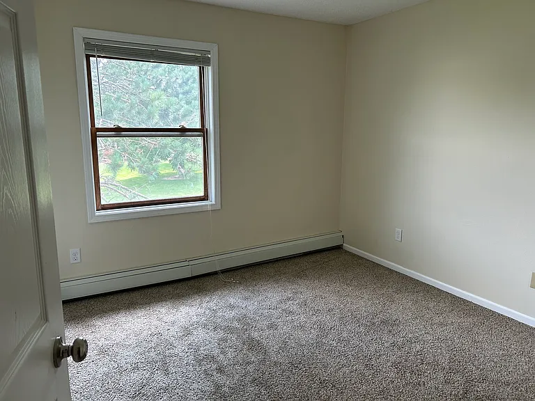 222 N Central St — Photo 5