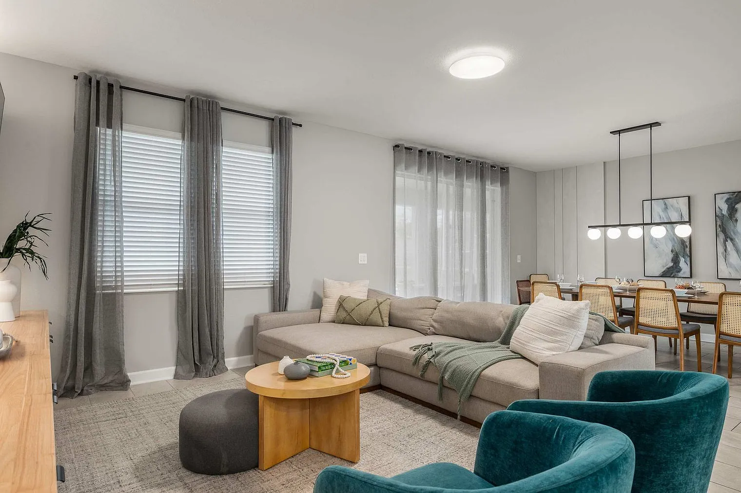 9 bed, 5.0 bath, 4359 sqft, $14,441 — Photo 3