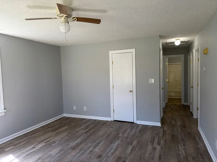 615 Taylor Dr — Photo 3