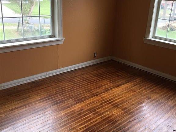 4th image of 1302 Glen Ave