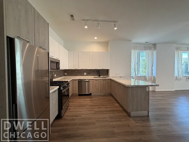 2500 S Wabash Ave #201 — Photo 6