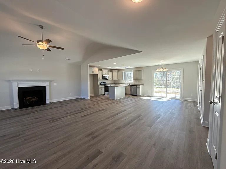 1019 Croaker Ct — Photo 5