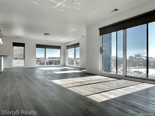 166 Oak St #Penthouse 1, Wyandotte, MI 48192