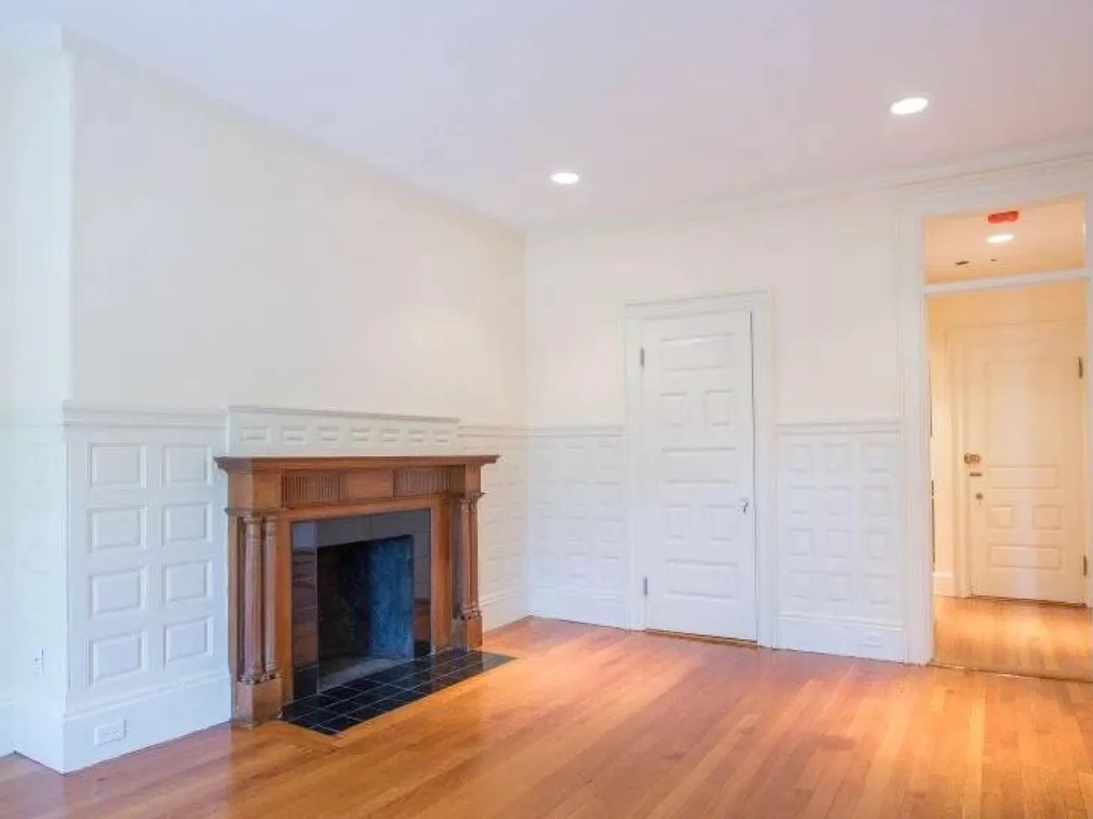 1 bed, 9999 sqft, $3,300 — Photo 2