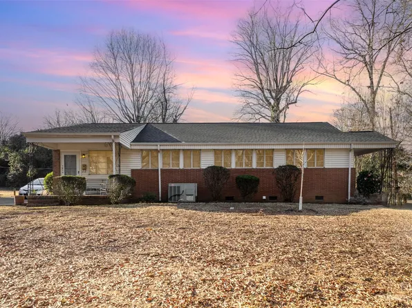 3241 Minnesota Rd, Charlotte, NC 28208