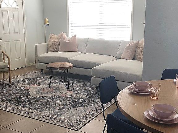 5th image of 216 E 12th Pl