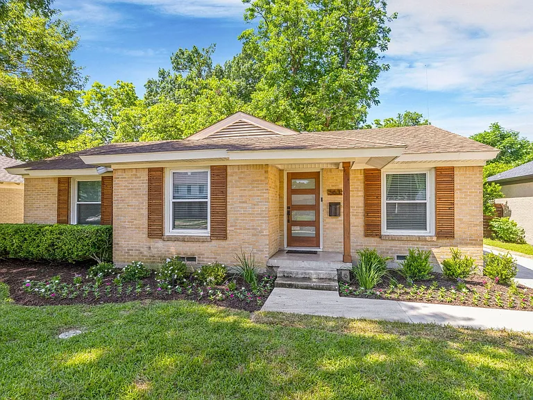 563 Hambrick Rd — Photo 3