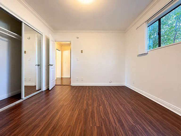 14306 Riverside Dr — Photo 9