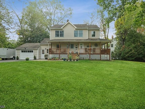 3rd image of 158 Maple St